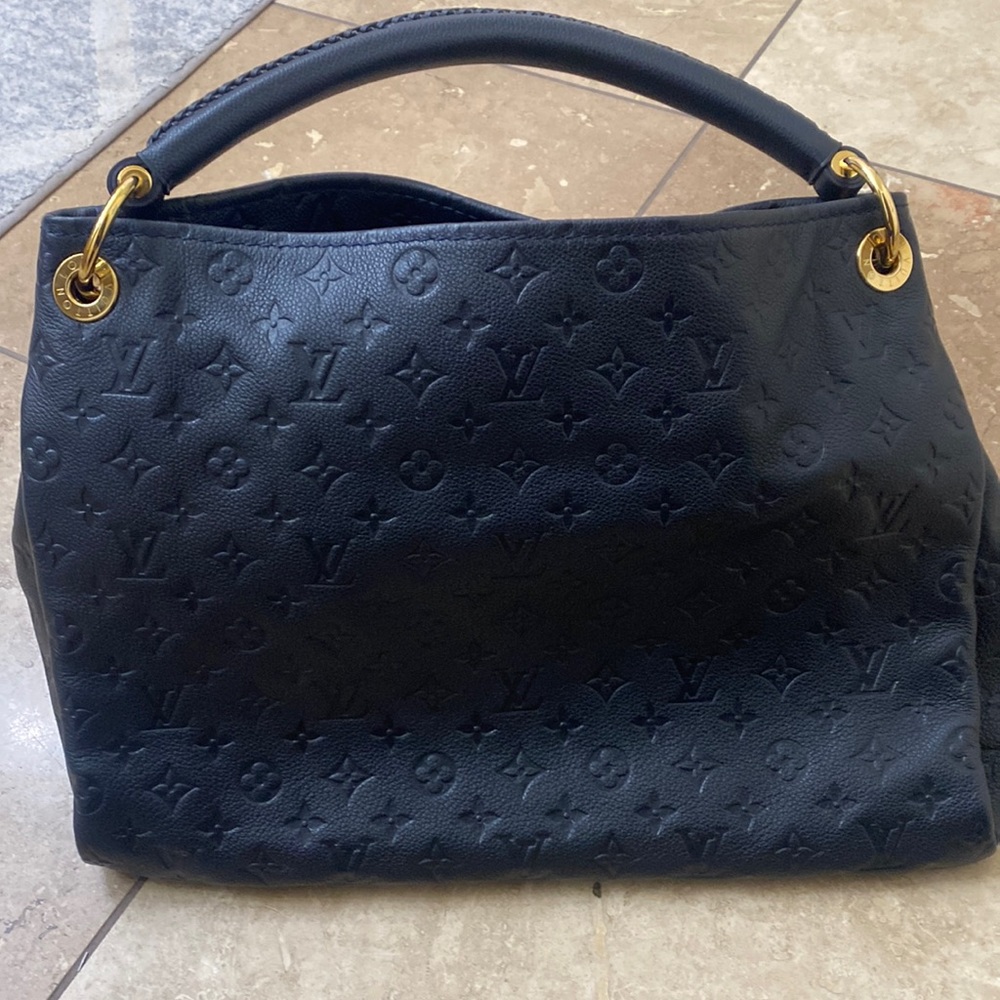 Louis Vuitton artsy mm